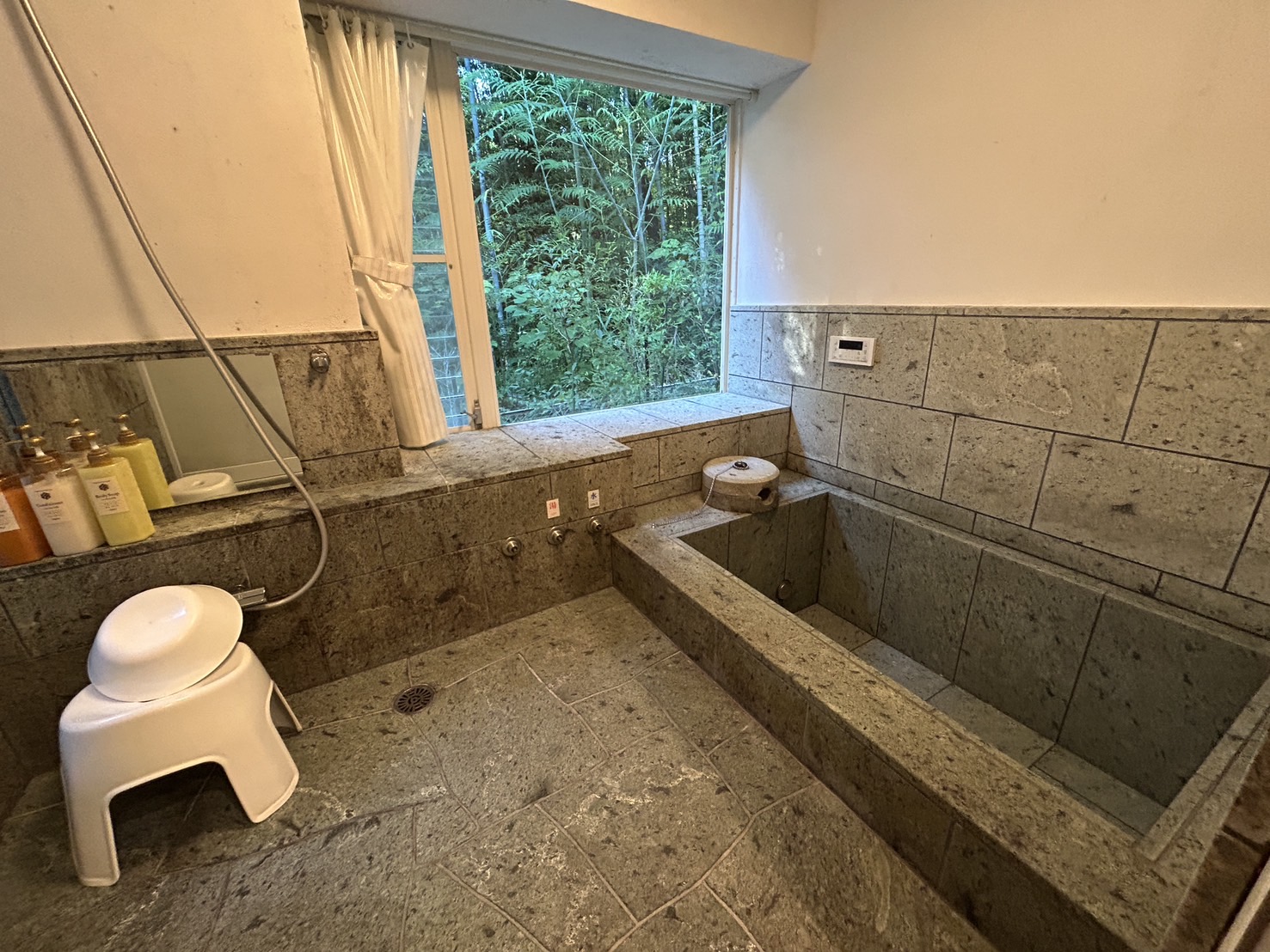 ファミーユ 伊豆の瞳