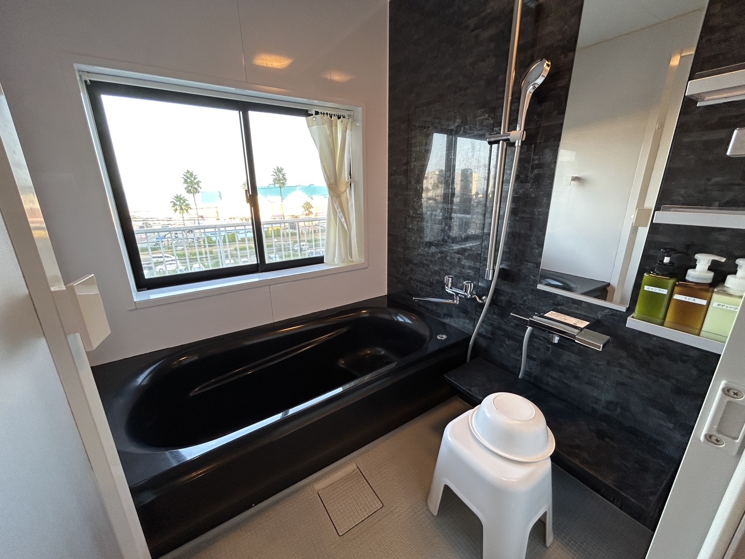 ファミーユ 湯川