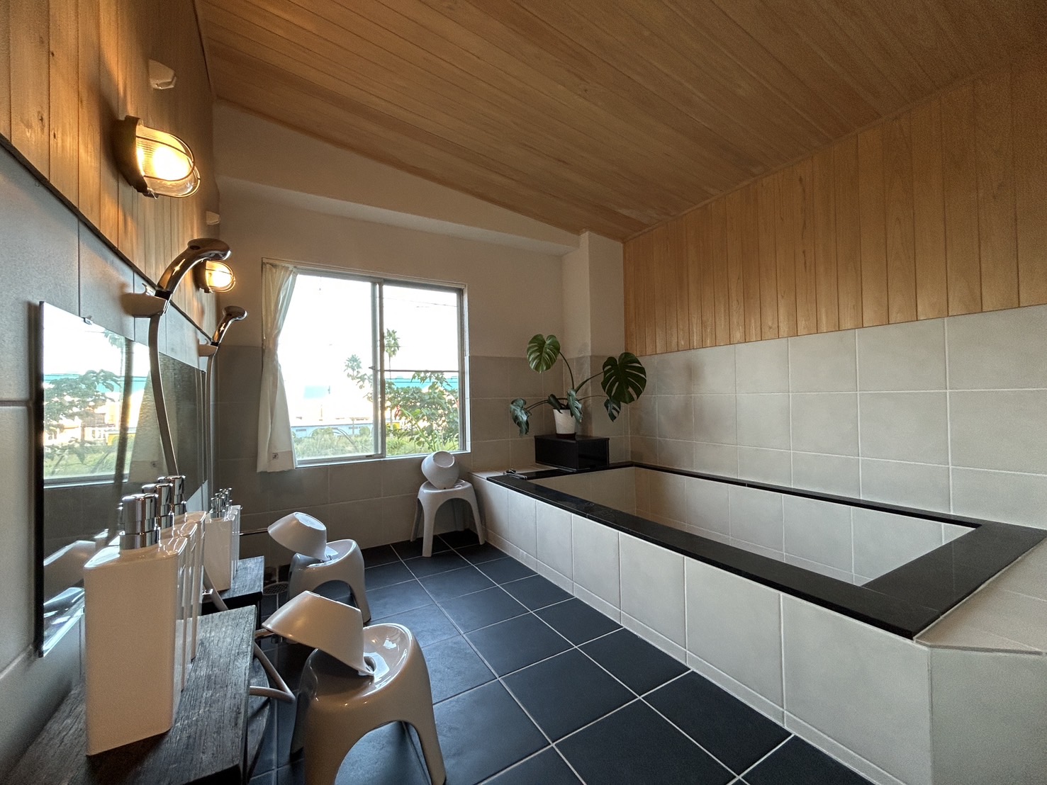 ファミーユ 湯川